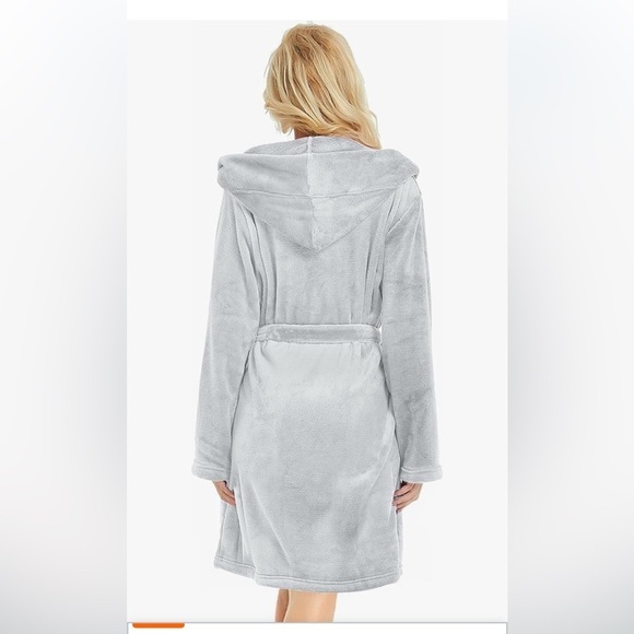NWT U2SKIIN Hooded plush Robe, Short With Hood Soft Warm Spa Bathrobe - Picture 2 of 5